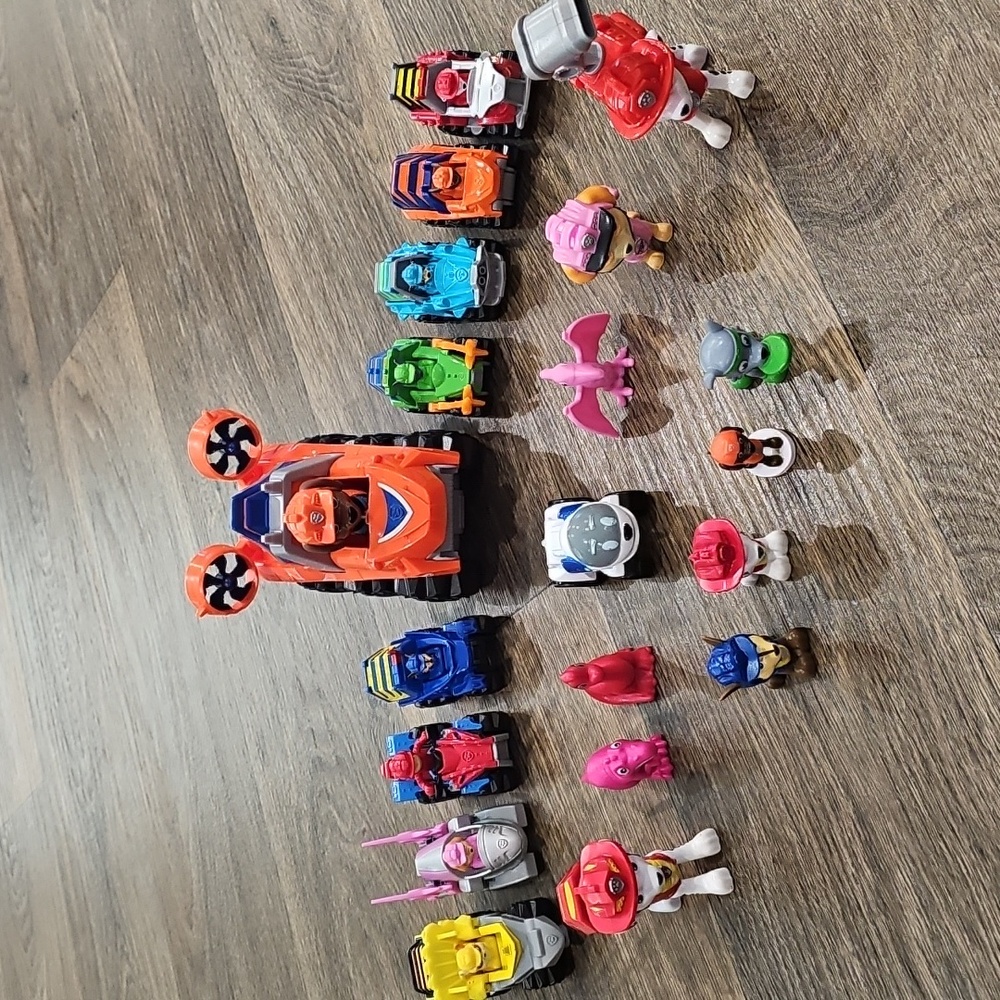 Paw Patrol Bundle Of Cars And Figures
